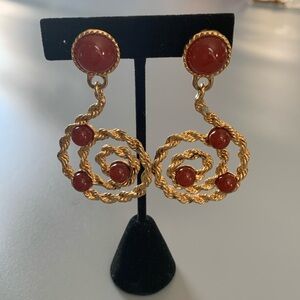 AVON “Bold Scroll” Faux Carnelian and Gold Tone Dangle Clip Earrings 1993